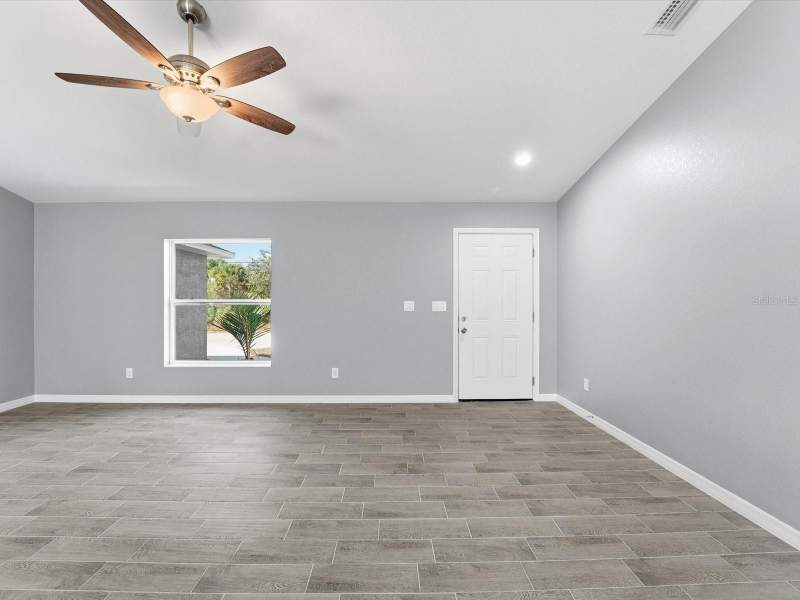 3 bedroom Single Family Residence at 12081 Snow Bird Avenue, Port Charlotte Sec 056, Port Charlotte — photo 4