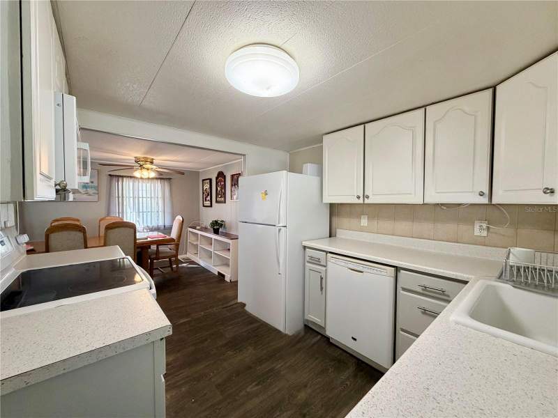 2 bedroom Mobile Home at 10399 67th Avenue #4, Edgewater Pines Roc Inc Unrec, Seminole — photo 4