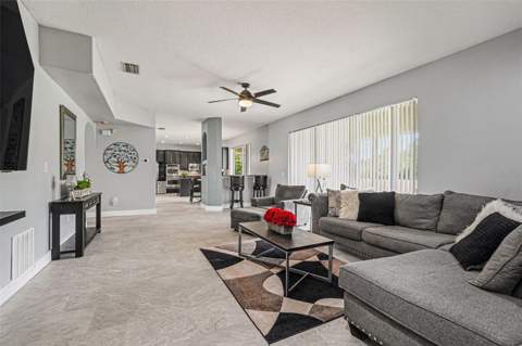 12915 Carlington Ln, Riverview FL - photo 10 of 37