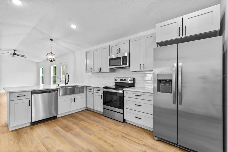 3 bedroom Single Family Residence at 1012 E Hazzard, Eustis Hogans Sub, Eustis — photo 5