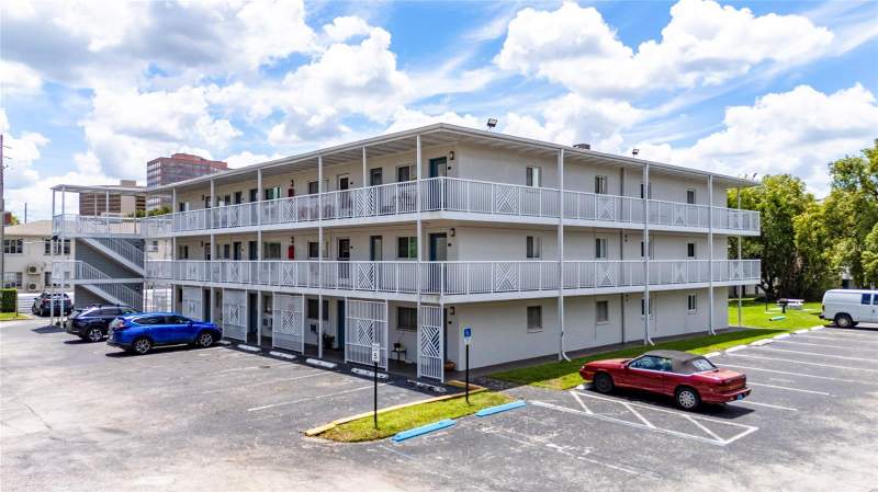 2 bedroom Condominium at 320 LAKEVIEW STREET #323, HAMPSHIRE HOUSE, ORLANDO — photo 1