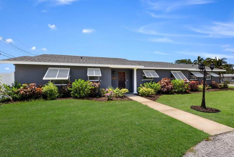 4 bedroom Single Family Residence at 1100 51st Street, Westover, Bradenton — photo 2