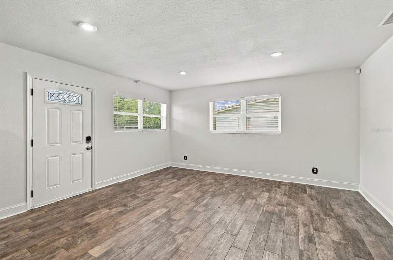 4 bedroom Single Family Residence at 4107 W Wyoming Avenue, Alta Vista Tracts, Tampa — photo 4