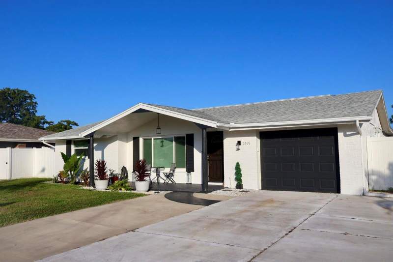 3 bedroom Single Family Residence at 7519 Holly Lake Lane, Magnolia Valley, New Port Richey — photo 2