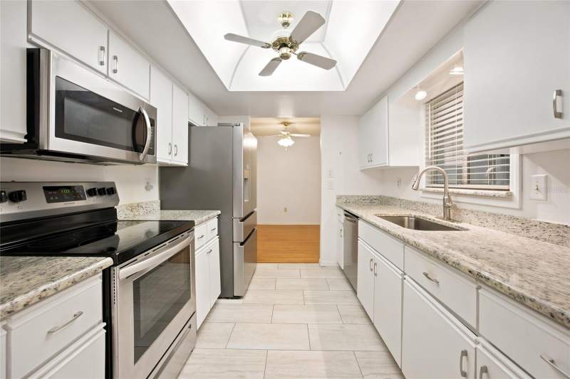 3 bedroom Single Family Residence at 6483 SW 110th Street, Spruce Creek North, Ocala — photo 3