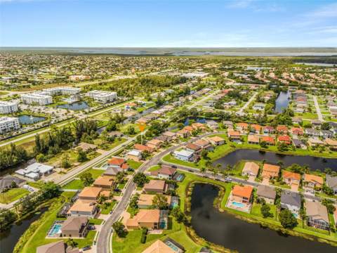 2229 Cape Heather Circle, Cape Coral FL - photo 16 of 33