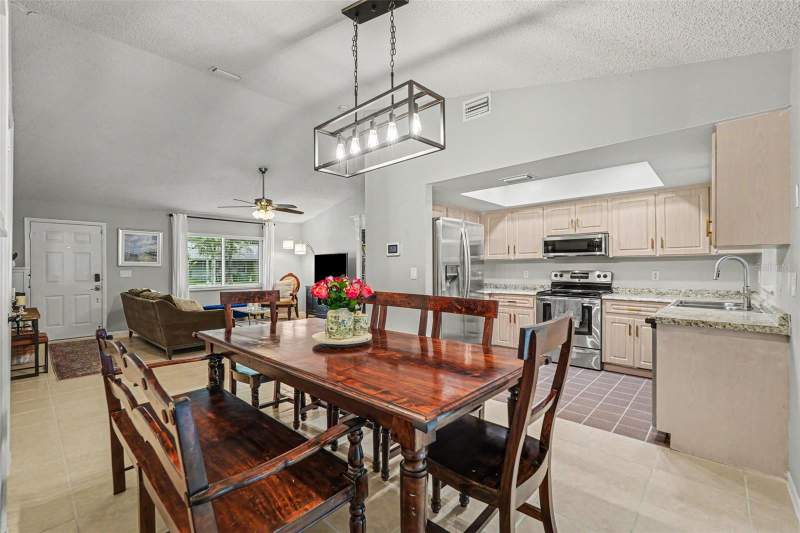 3 bedroom Single Family Residence at 8064 Fawnridge Circle, Woodlands Unit No 1 The, Tampa — photo 3