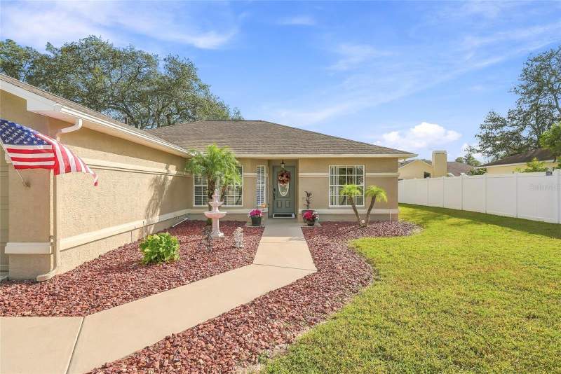 3 bedroom Single Family Residence at 8218 Spanish Oak Drive, Berkeley Manor, Spring Hill — photo 4
