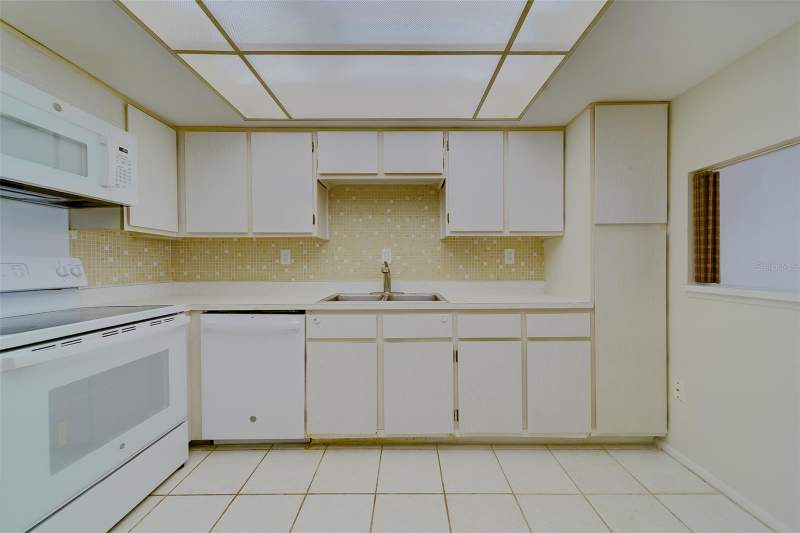 1 bedroom Condominium at 17920 Gulf Boulevard #1408, Redington Towers Bldg 2 Condo, Redington Shores — photo 5