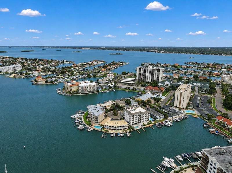 2 bedroom Condominium at 205 DOLPHIN POINT #4, DOLPHIN POINT CONDO, CLEARWATER BEACH — photo 4