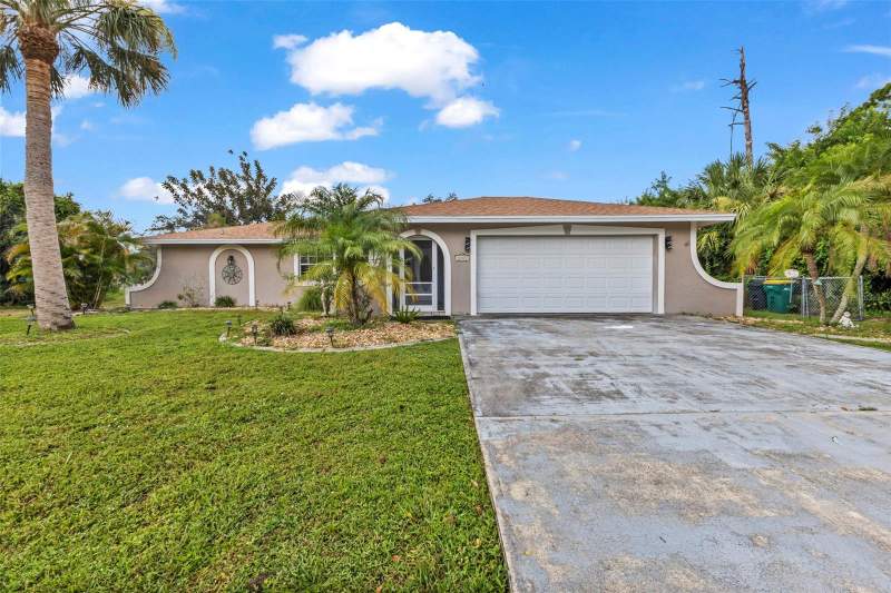 3 bedroom Single Family Residence at 18577 Jay Avenue, Port Charlotte Sec 008, Port Charlotte — photo 2