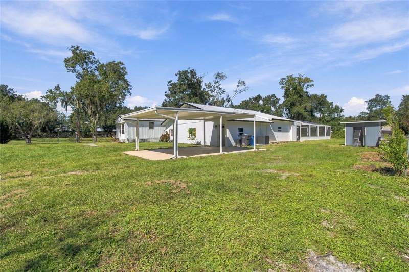 5 bedroom Manufactured Home at 8719 S Meadowview Circle, Green Grass Acres First Add, Tampa — photo 3