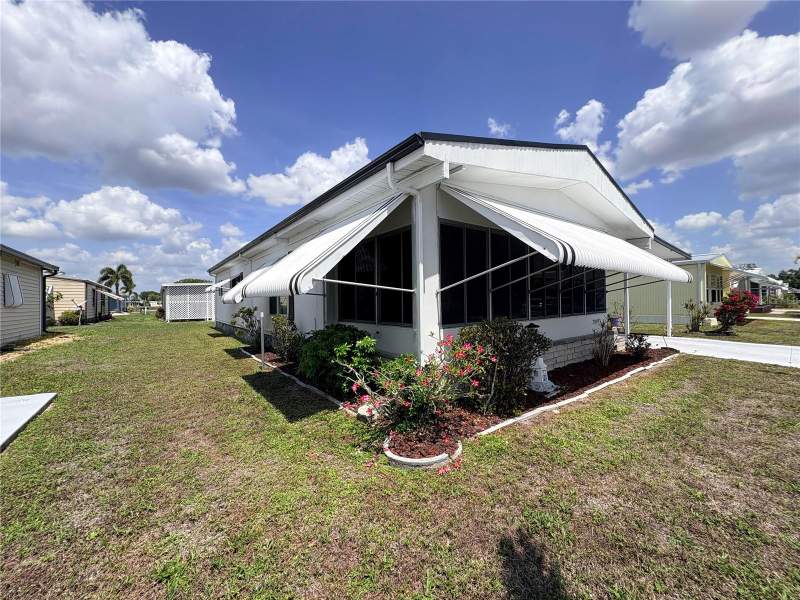 2 bedroom Manufactured Home at 3049 Longview Lane, Lake Arrowhead Mobile Village Ph 01, North Fort Myers — photo 5