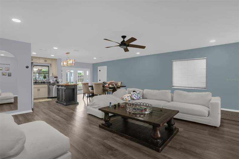 2 bedroom Single Family Residence at 811 MAIN STREET, WINDERMERE TOWN, WINDERMERE — photo 3