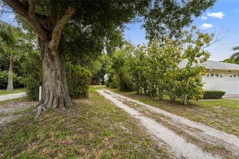 7538 Westmoreland Drive, Sarasota FL - photo 6 of 14