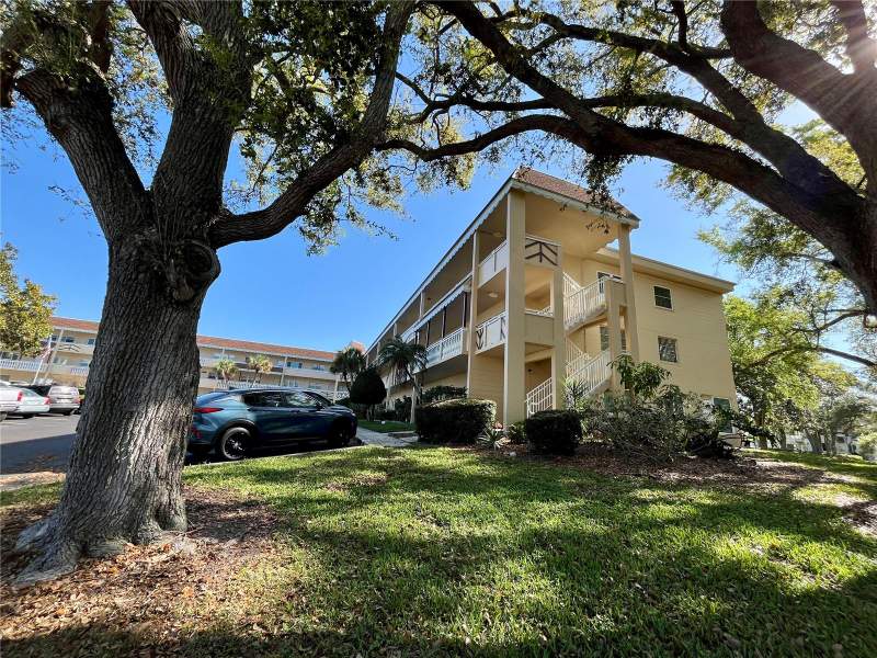 2 bedroom Condominium at 2041 Australia Way #49, On Top Of The World, Clearwater — photo 3