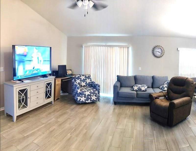 4 bedroom Single Family Residence at 14938 Windy Mount Circle, Lost Lake Pines Sub, Clermont — photo 2