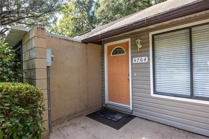 2 bedroom Townhouse at 4704 SW 67th Terrace, Greenleaf, Gainesville — photo 2