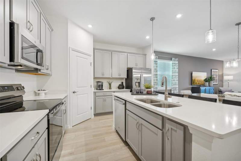 4 bedroom Single Family Residence at 12831 Trovita Drive, Groves At Grand Island, Grand Island — photo 5