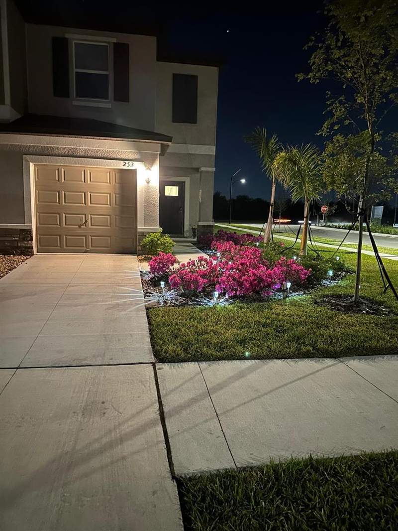 2 bedroom Townhouse at 253 Tulip Banded Way, South Shore Pointe, Ruskin — photo 2
