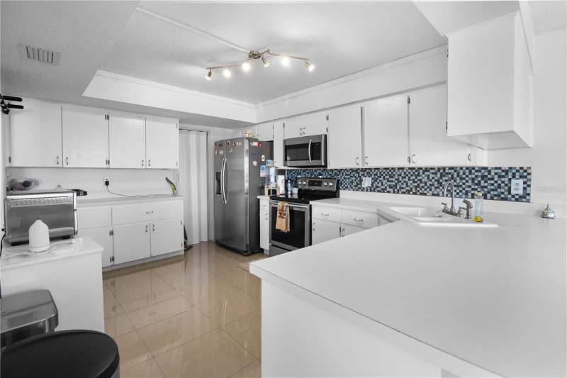 2 bedroom Condominium at 225 Country Club Drive #1604, Penthouse Greens, Largo — photo 3
