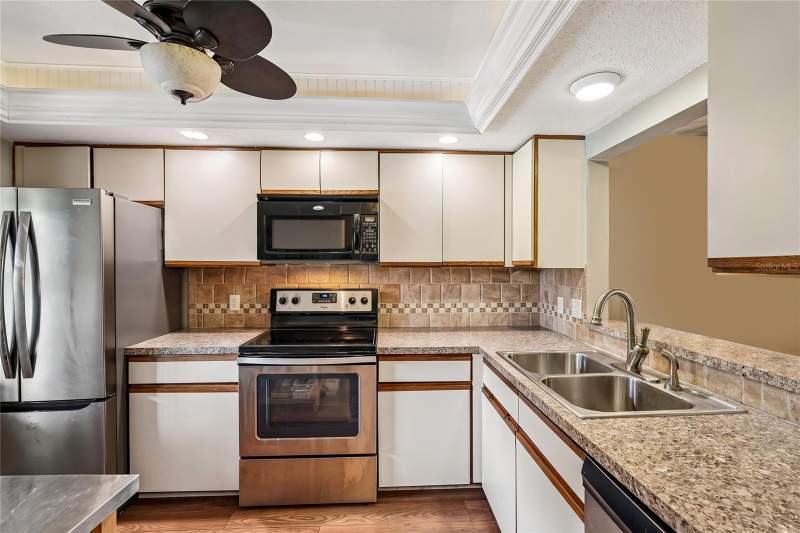 2 bedroom Condominium at 430 Mission Trail #B, Mission Lakes, Venice — photo 3