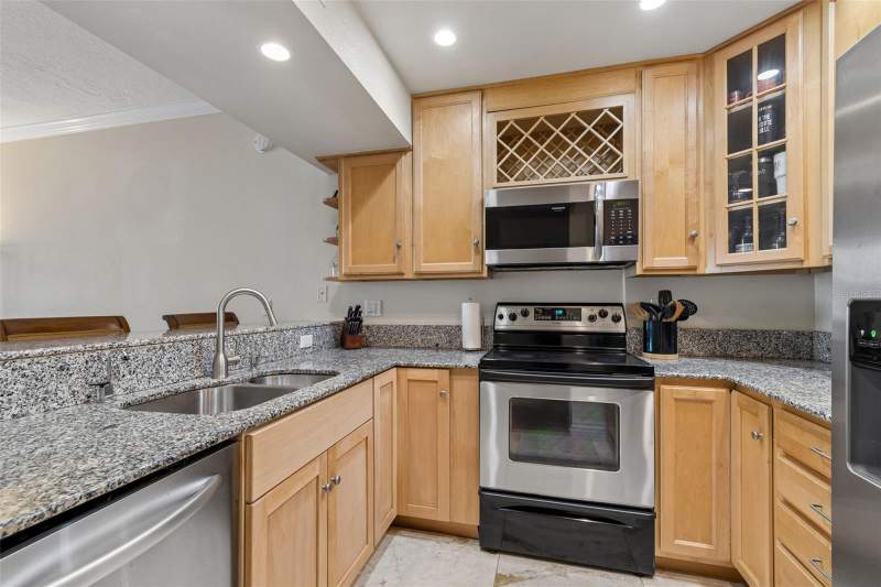 3 bedroom Townhouse at 320 Island Way #304, Cutter Cove Condo, Clearwater Beach — photo 5