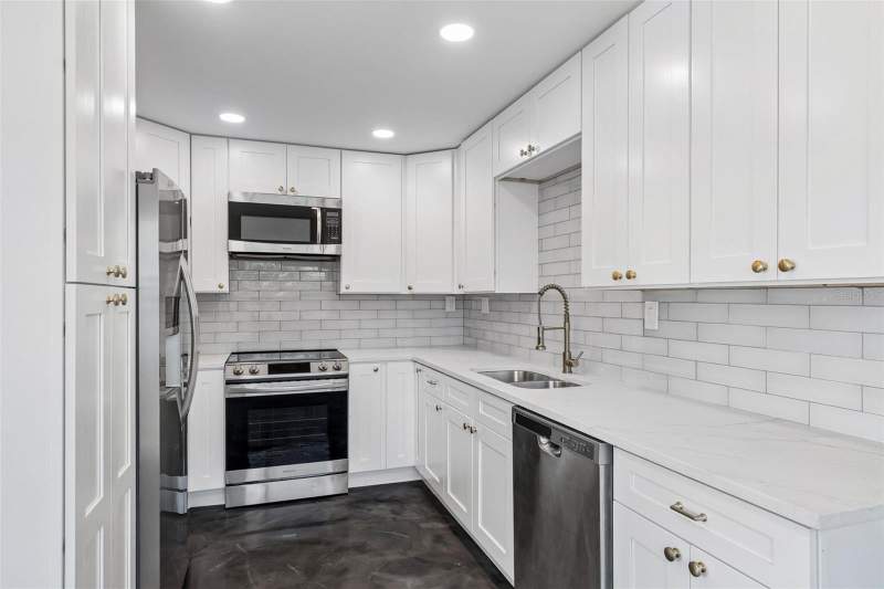 4 bedroom Single Family Residence at 4125 Grove, Grand View Terrace, St Petersburg — photo 3