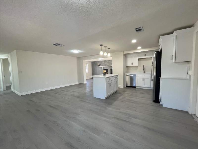 3 bedroom Single Family Residence at 3314 Columbus Drive, Beacon Square, Holiday — photo 5