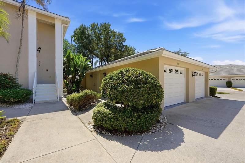 3 bedroom Condominium at 111 Woodbridge Drive #204, Fairway Glen/Andrews Pk/Planta, Venice — photo 3
