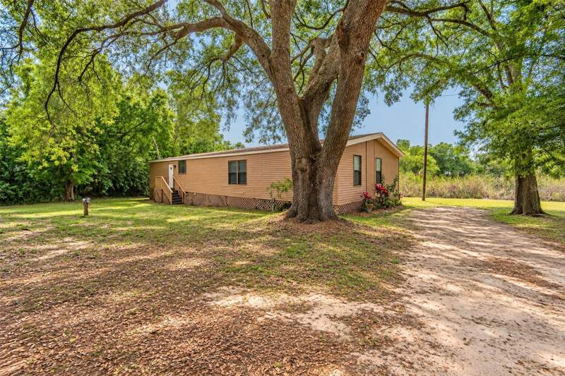 3 bedroom Manufactured Home at 1215 E 149th Avenue, Lawrence Platted Sub, Lutz — photo 2