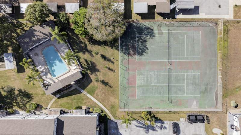 4 bedroom Condominium at 1146 King Arthur Court #110, King Arthurs Court Condo, Dunedin — photo 2