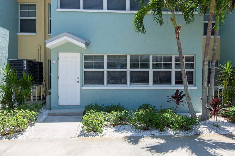 2 bedroom Condo - Hotel at 19417 Gulf Boulevard #E109, Barefoot Beach Resort Of Indian Shores, Indian Rocks Beach — photo 4