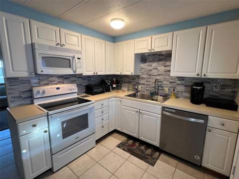 220 Royal Palm Circle, Largo FL - photo 6 of 29