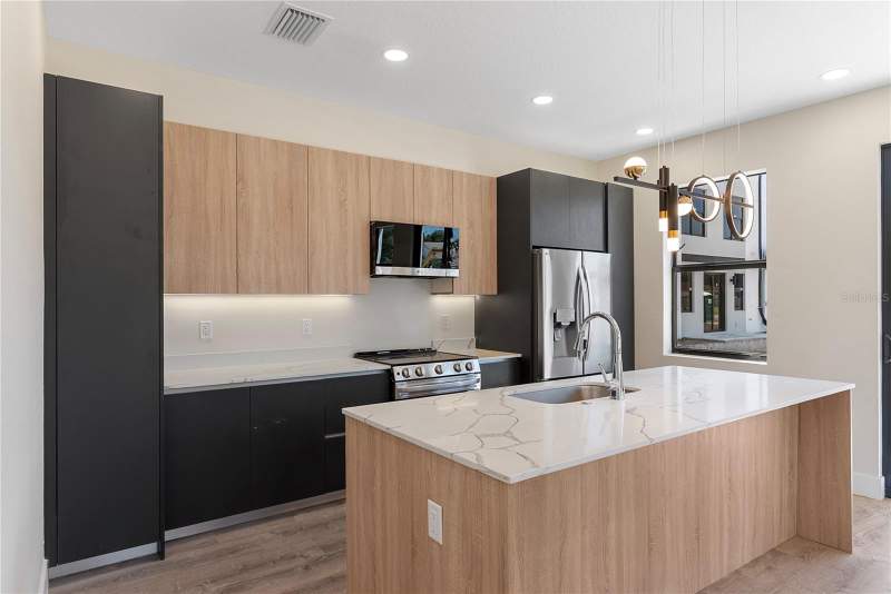 4 bedroom Townhouse at 8407 Modano Place, Fontanarosa Village Twnhms, Tampa — photo 4