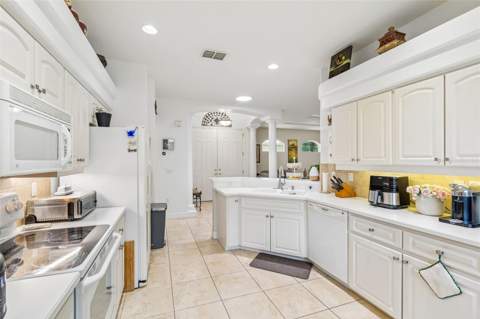 5212 Esplande Court, Brooksville FL - photo 10 of 91