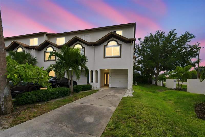 405 MADEIRA CIRCLE home for sale in Palms Of Tierra