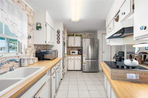 5352 Plant Street, Zephyrhills FL - photo 14 of 77