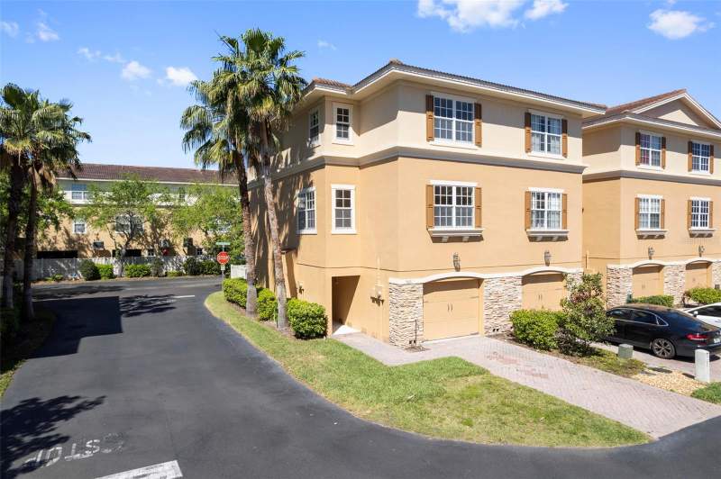 3 bedroom Townhouse at 5621 BLACKFIN DRIVE, SEA FOREST BEACH CLUB TWNHMS, NEW PORT RICHEY — photo 1
