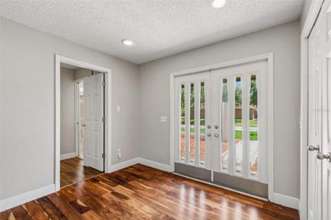 9237 Pebble Creek Drive, Tampa FL - photo 7 of 50