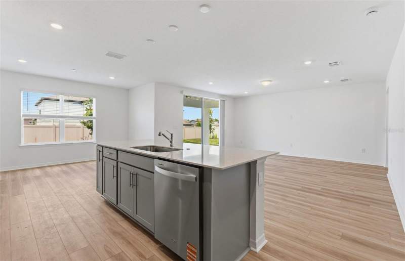 5 bedroom Single Family Residence at 1448 Hamilton Way, Silverlake Phase 2, Lake Alfred — photo 4