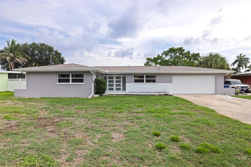 3 bedroom Single Family Residence at 7073 S SHORE DRIVE, PASADENA ISLE, ST PETERSBURG — photo 2