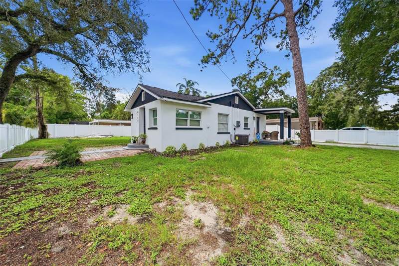 10124 N HYACINTH AVENUE home for sale in Castle Heights