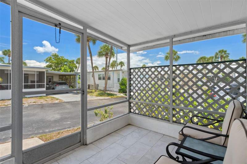 2 bedroom Mobile Home at 4851 W Gandy Boulevard #B9L36, Regency Cove A Cooperative, Tampa — photo 3