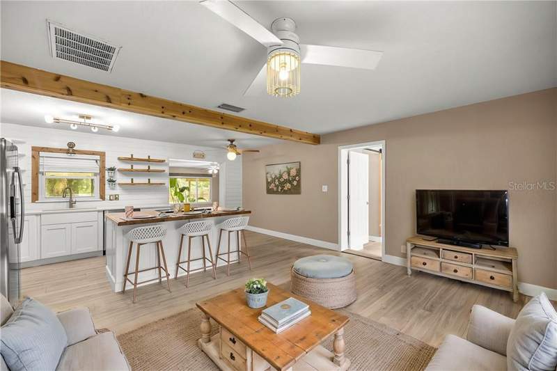 3 bedroom Single Family Residence at 2021 NW 13th Avenue, Crystal River, Crystal River — photo 2