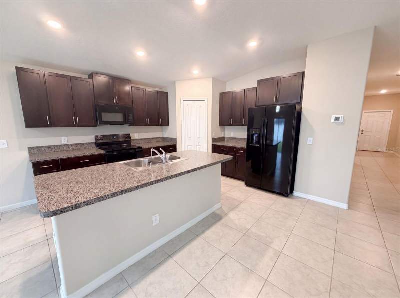 4 bedroom Single Family Residence at 39693 Harvest Creek Lane, Hidden River Ph 2, Zephyrhills — photo 5