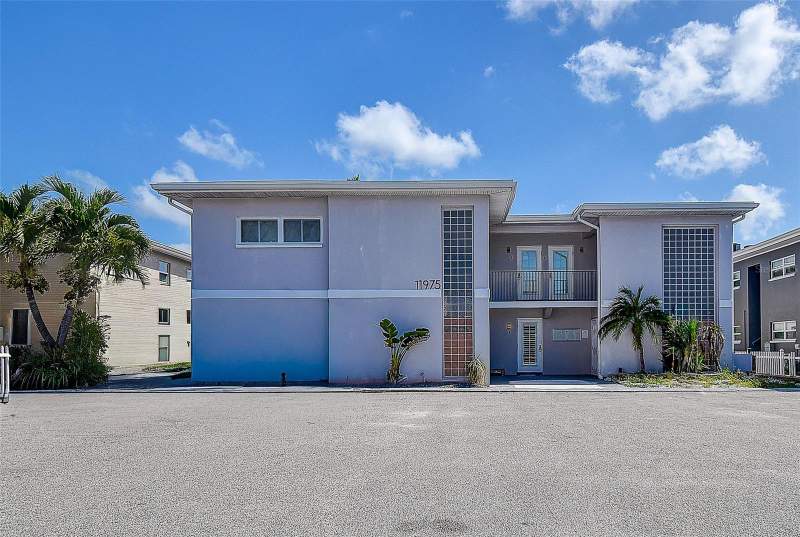 1 bedroom Condominium at 11975 3rd Street #6, Capri Of T I Condo, Treasure Island — photo 2