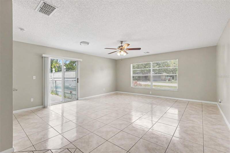 3 bedroom Single Family Residence at 483 Water Run, Silver Spgs Shores Un #47, Ocala — photo 3