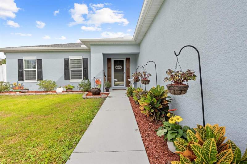 4 bedroom Single Family Residence at 18062 Malibar Road, Royal Highlands Unit 1B, Weeki Wachee — photo 4