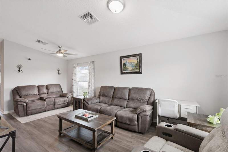 3 bedroom Single Family Residence at 40351 W 1st Avenue, East Umatilla, Umatilla — photo 4